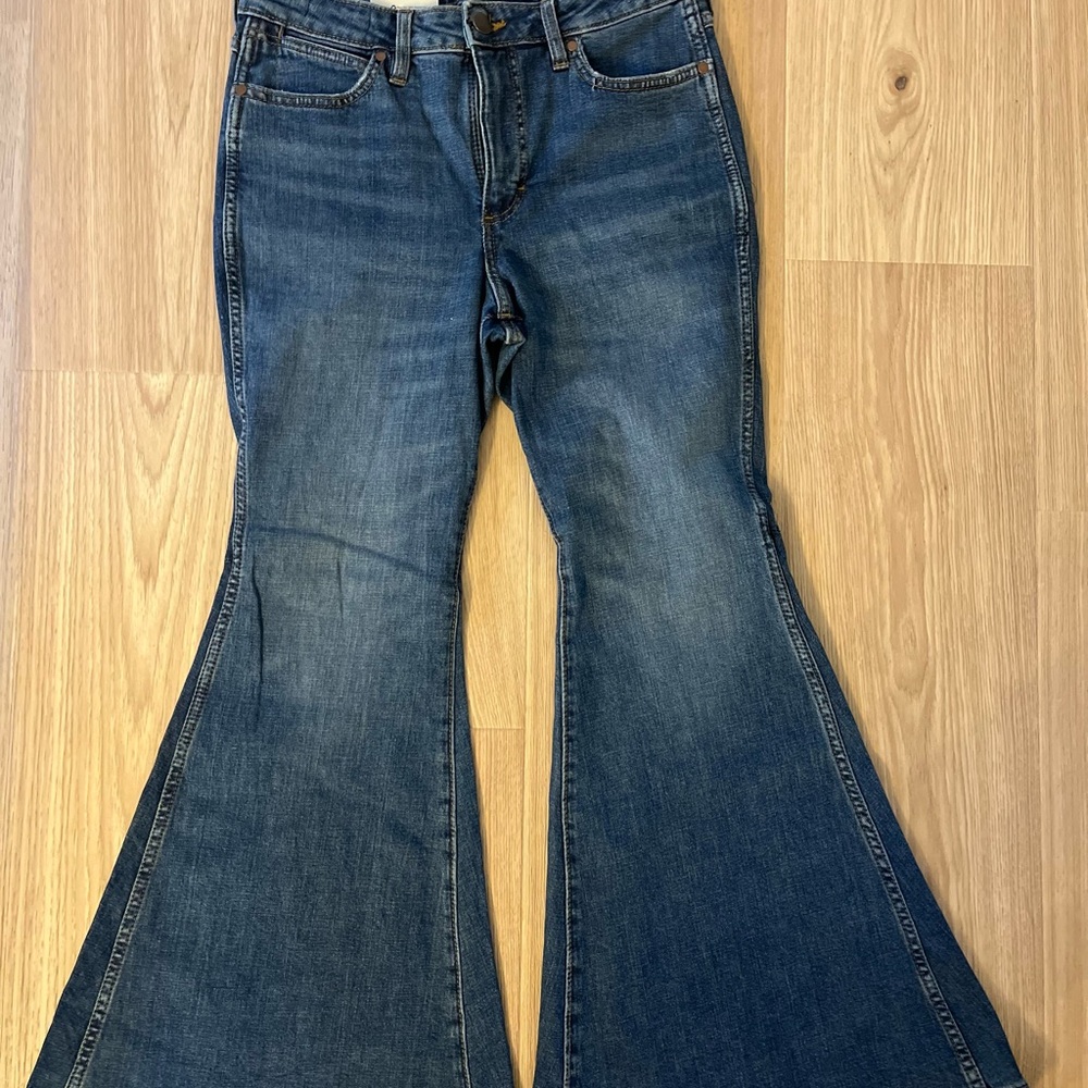 Wrangler Women's Dark Blue Flare Jeans Size 29x30 NWT!